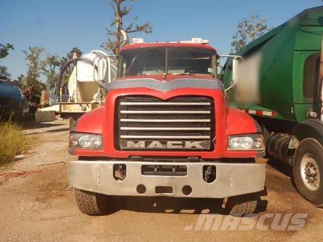 Mack GU713 Dump Trucks