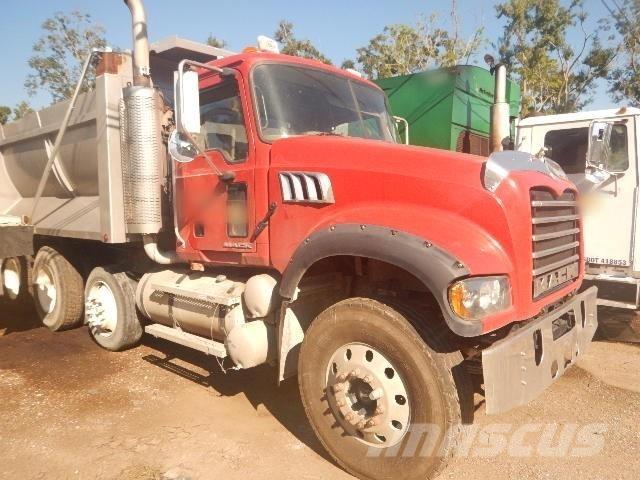 Mack GU713 Dump Trucks