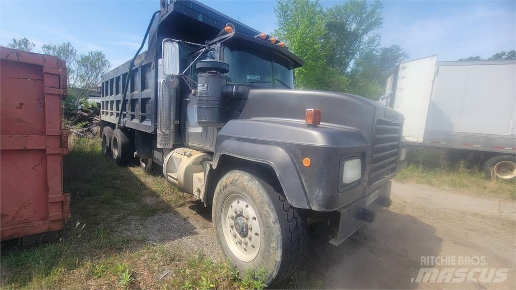 Mack RD6885 Dump Trucks