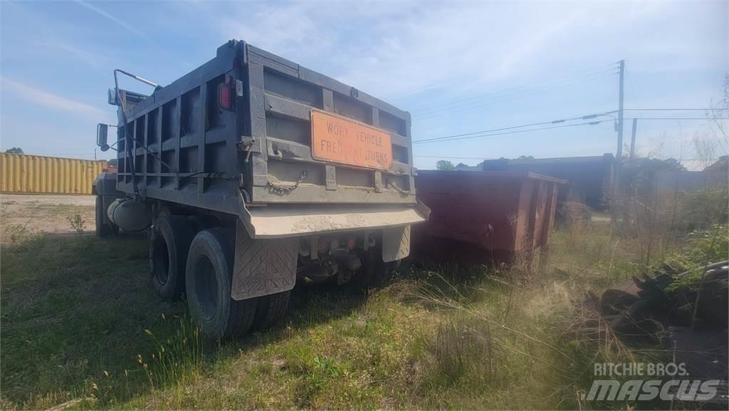 Mack RD6885 Dump Trucks