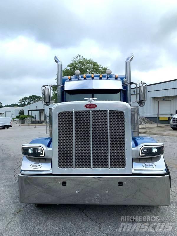 Peterbilt 389 Conventional Trucks / Tractor Trucks