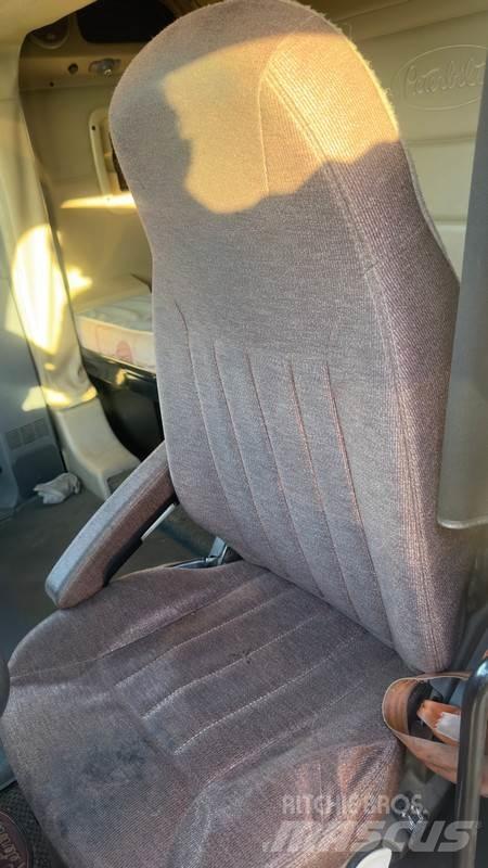 Peterbilt 579 Conventional Trucks / Tractor Trucks