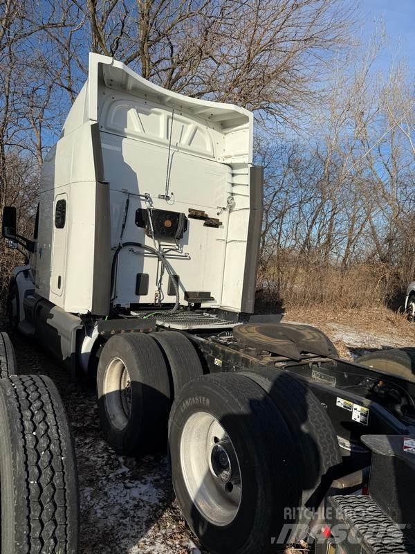 Peterbilt 579 Conventional Trucks / Tractor Trucks