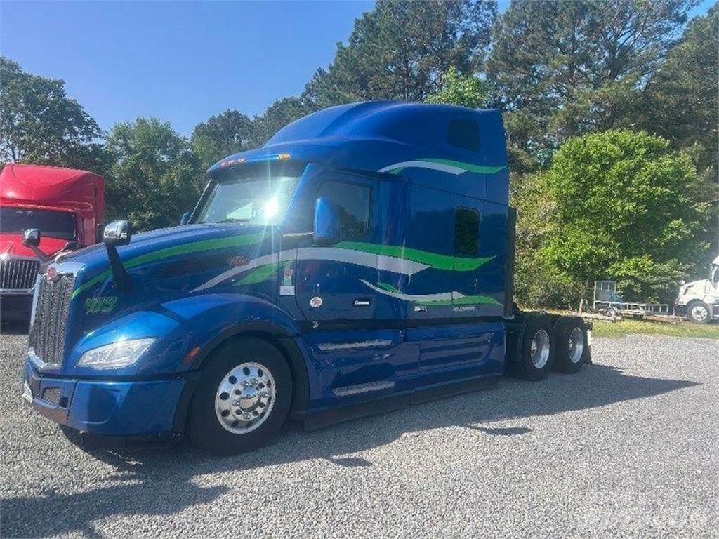 Peterbilt 579 Conventional Trucks / Tractor Trucks