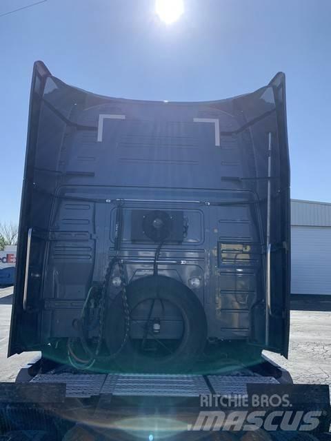 Volvo VNL 760 Conventional Trucks / Tractor Trucks