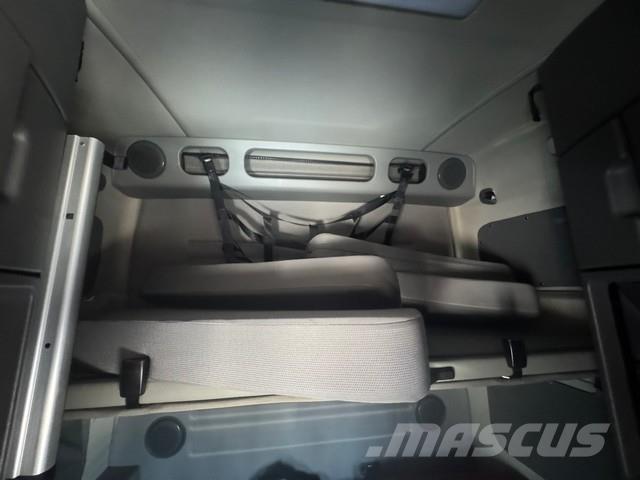 Volvo VNL64T670 Conventional Trucks / Tractor Trucks