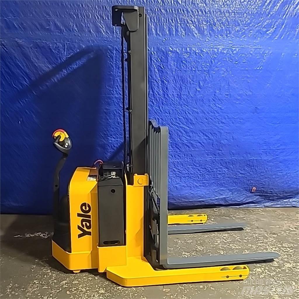 Yale MSW040 Self Propelled Stackers