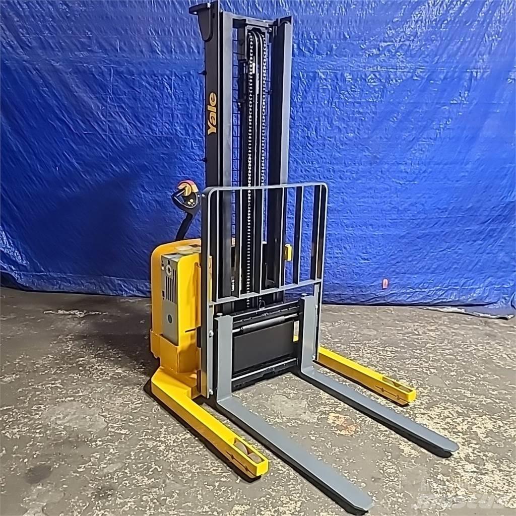 Yale MSW040 Self Propelled Stackers