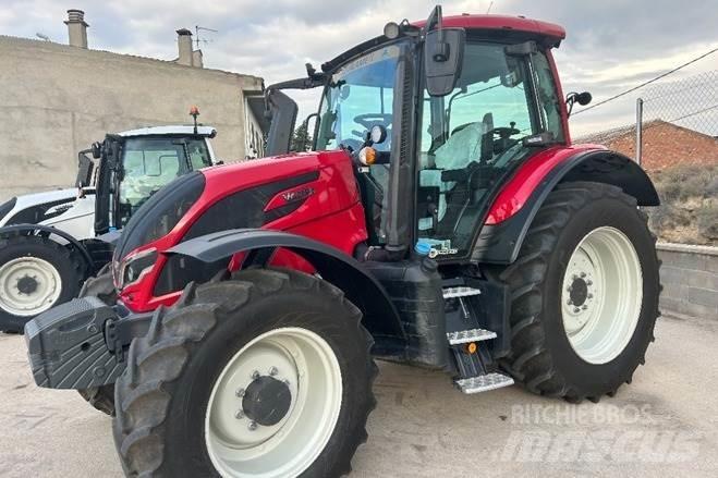 Valtra N135A Tractors