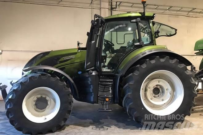 Valtra T235D Tractors