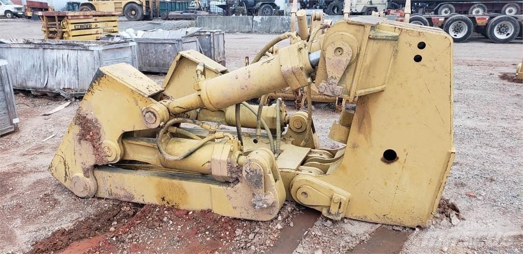 CAT D8R Rippers