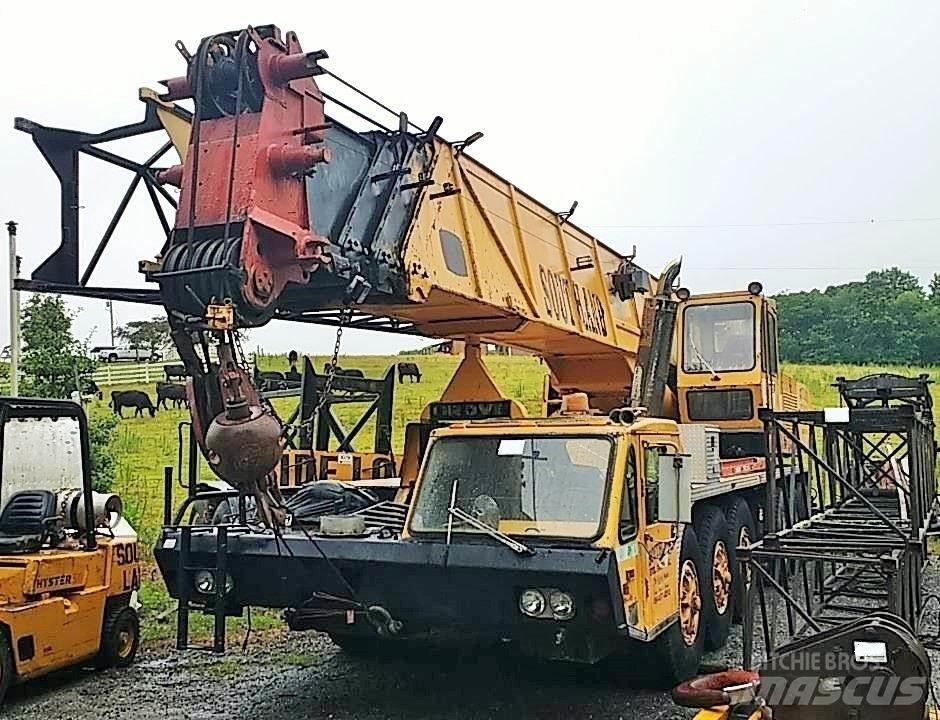 Grove TM800 Boom / Crane / Bucket Trucks