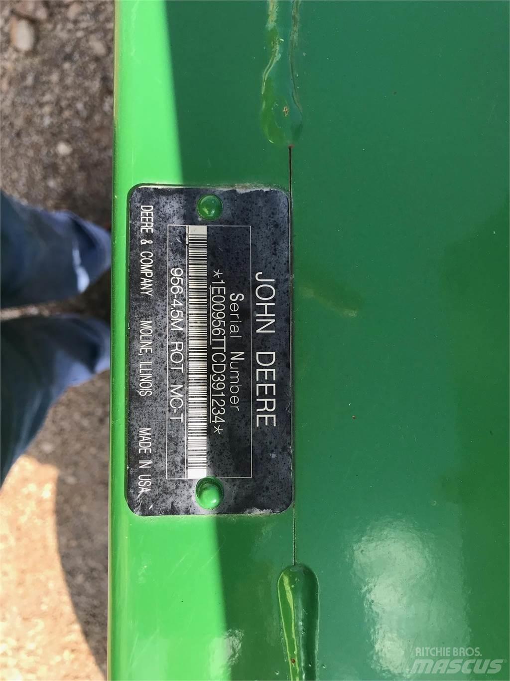 John Deere 956 Swathers \ Windrowers