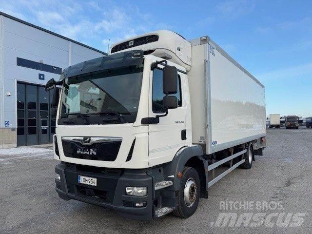 MAN 15.250 Reefer Trucks