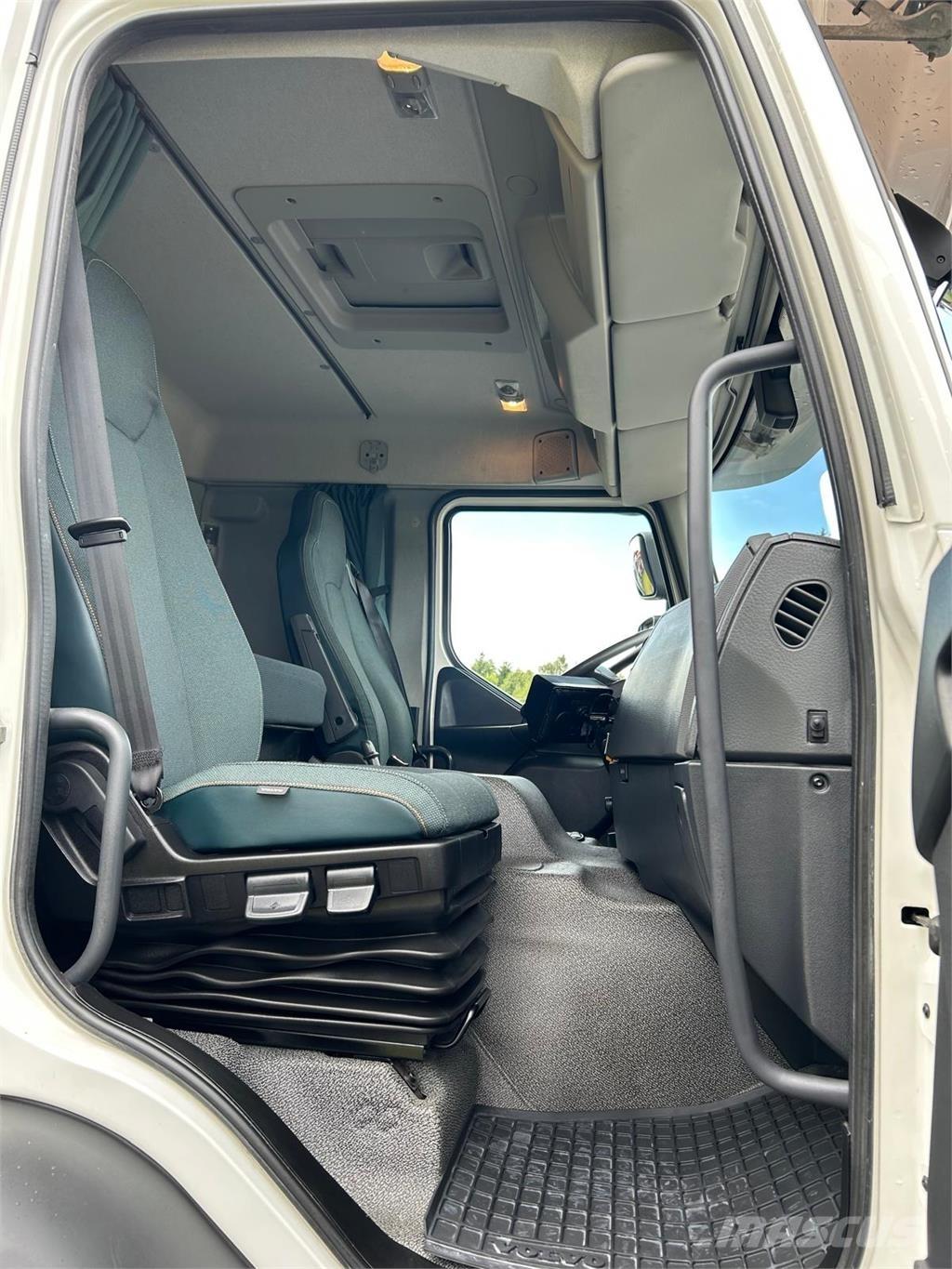 Volvo FE 320 18 ton Box trucks