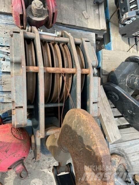 Johnson  Other Cranes and Lifting Machines