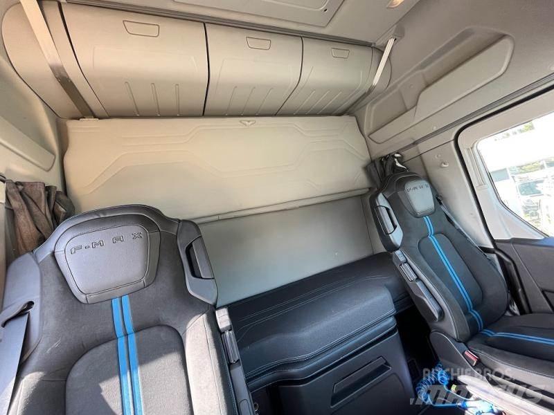 Ford F-MAX Conventional Trucks / Tractor Trucks