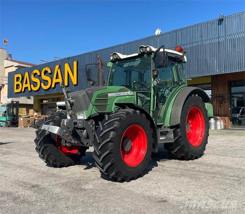 Fendt 211 VARIO Tractors