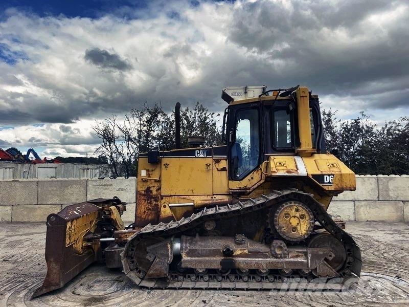 CAT D6M Crawler dozers