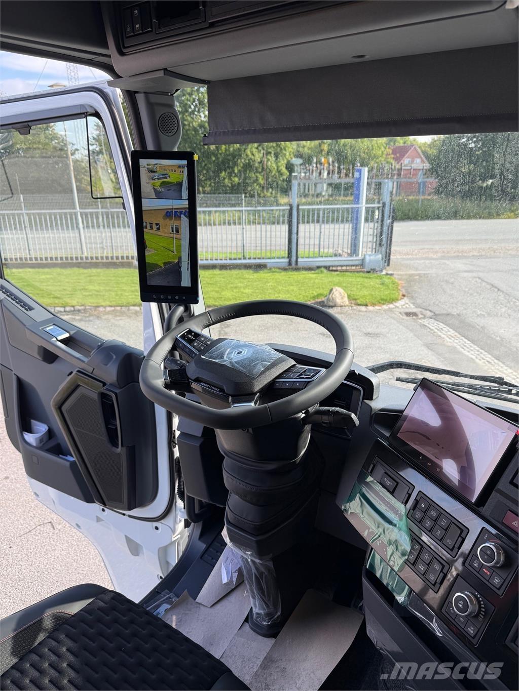 Renault T-High Conventional Trucks / Tractor Trucks