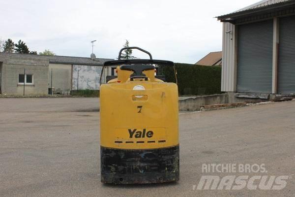Yale MO20P Low lift order picker