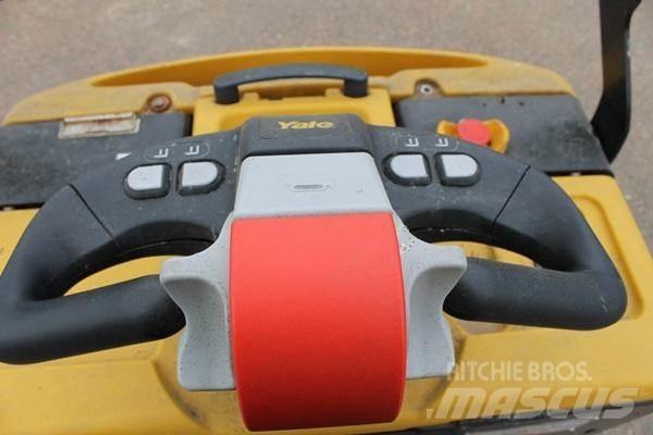 Yale MO20P Low lift order picker