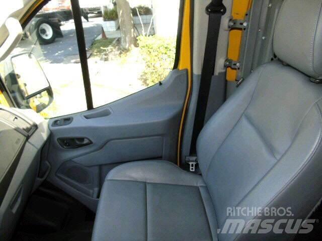 Ford TRANSIT 250 CAR Box trucks