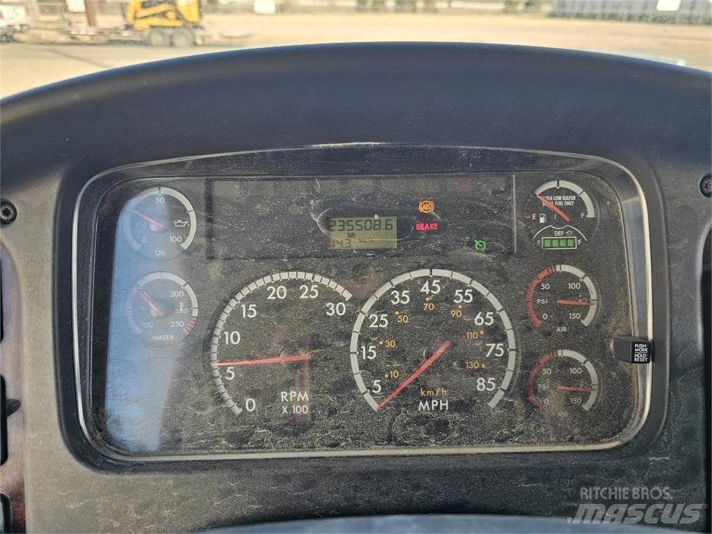 Freightliner M2 106 Conventional Trucks / Tractor Trucks