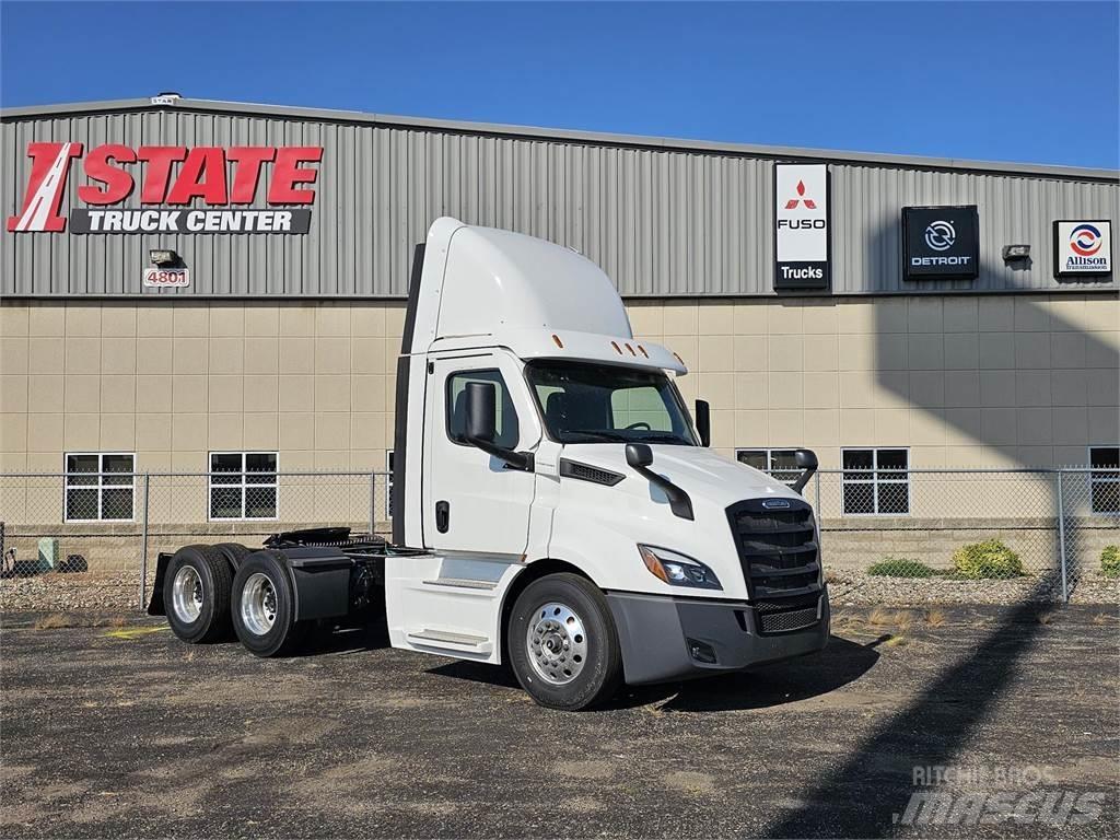 Freightliner PE116DC Conventional Trucks / Tractor Trucks