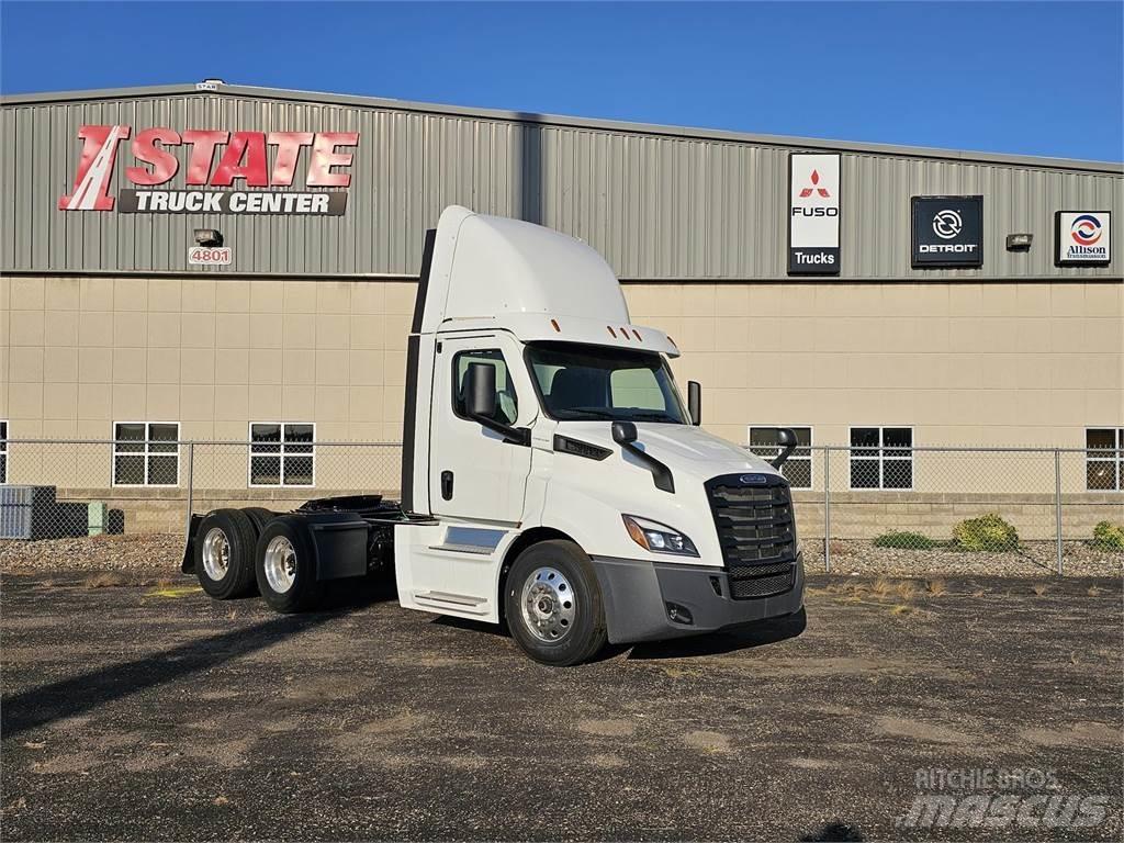 Freightliner PE116DC Conventional Trucks / Tractor Trucks
