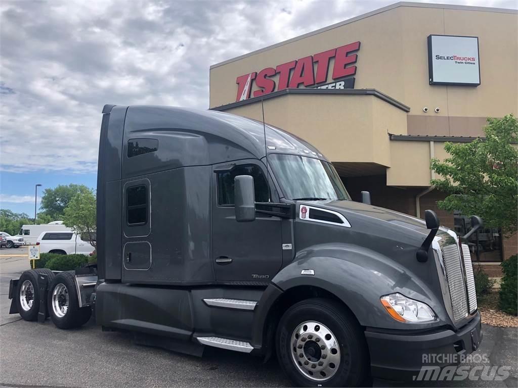 Kenworth T680 Conventional Trucks / Tractor Trucks