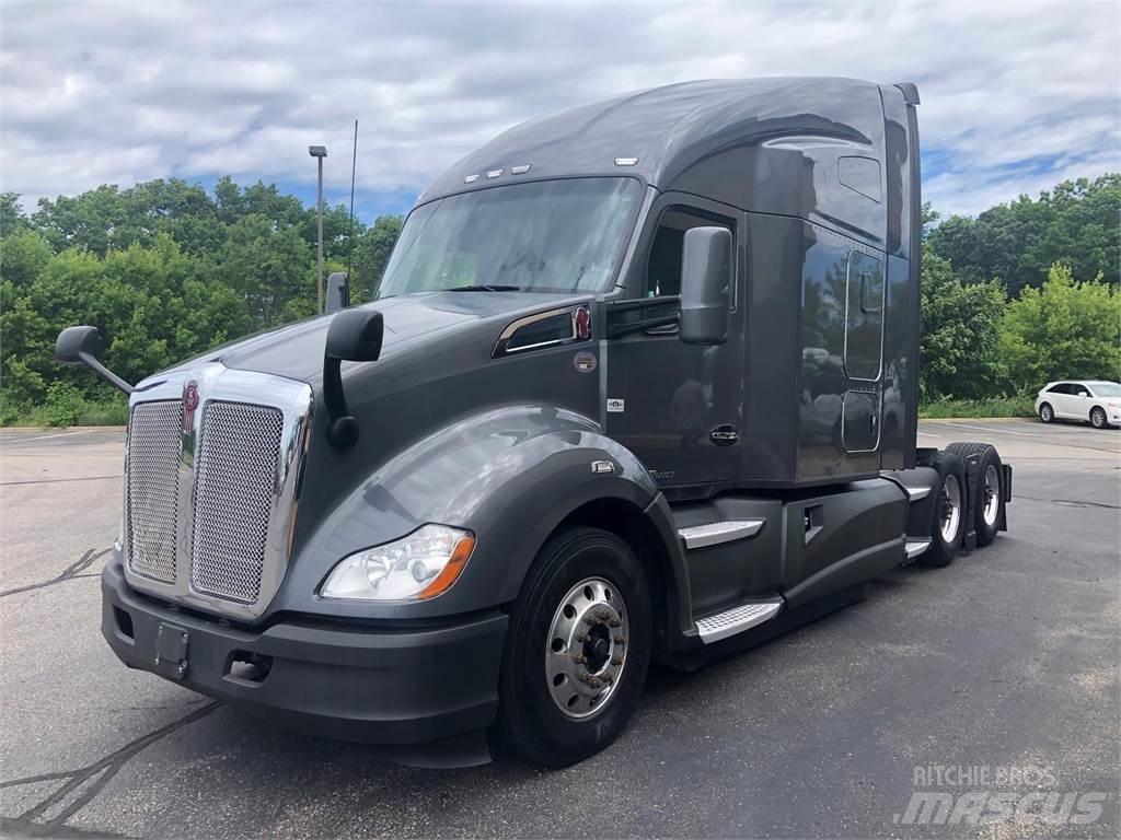 Kenworth T680 Conventional Trucks / Tractor Trucks