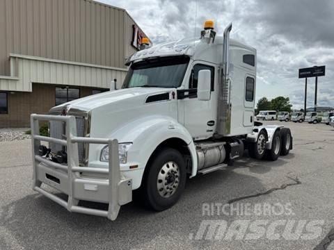 Kenworth T880 Conventional Trucks / Tractor Trucks