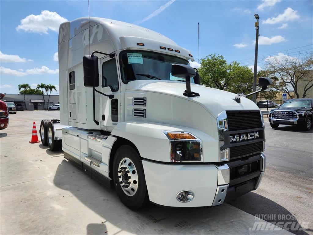 Mack AN64T Conventional Trucks / Tractor Trucks