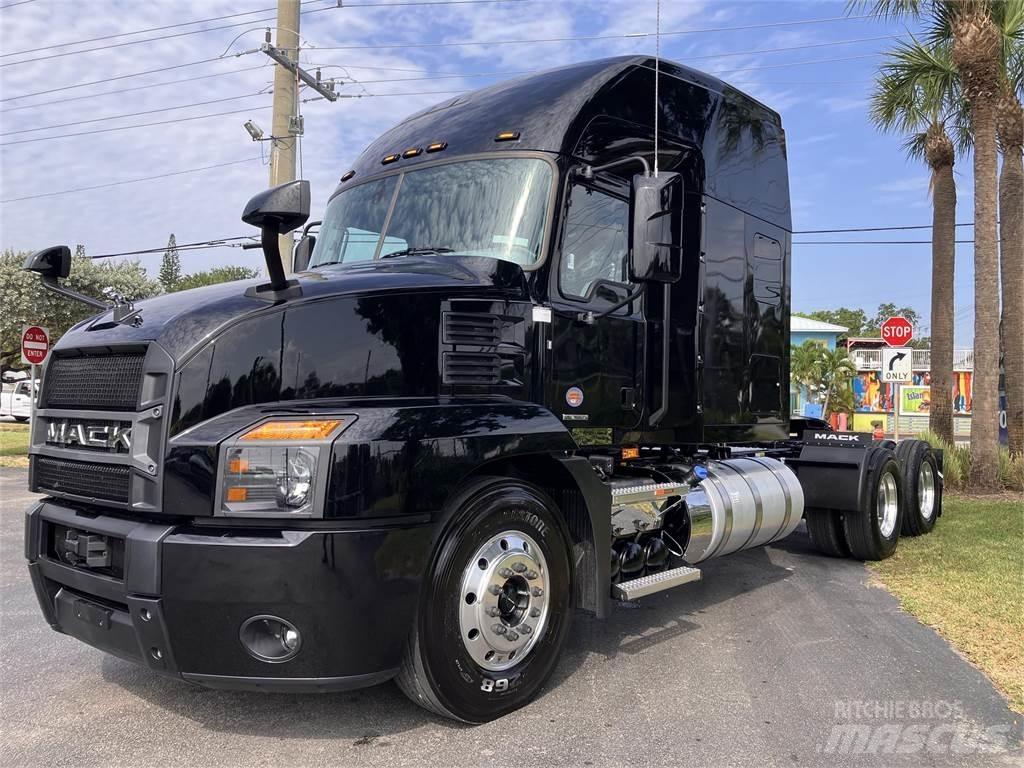 Mack AN64T Conventional Trucks / Tractor Trucks