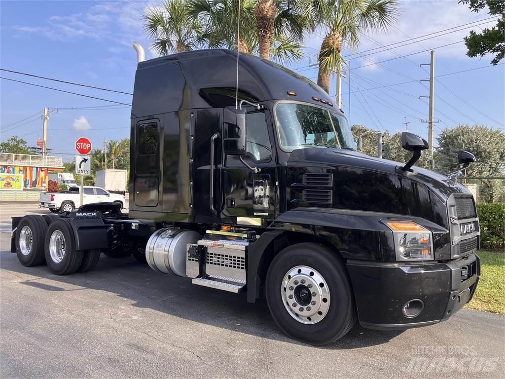 Mack AN64T Conventional Trucks / Tractor Trucks