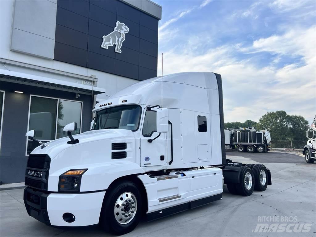 Mack AN64T Conventional Trucks / Tractor Trucks