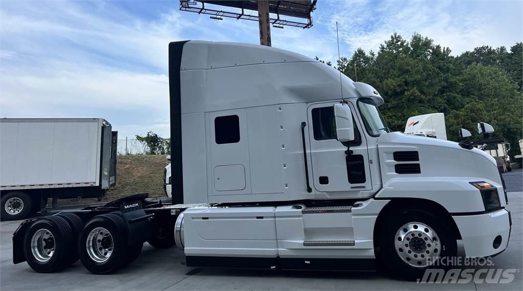 Mack AN64T Conventional Trucks / Tractor Trucks