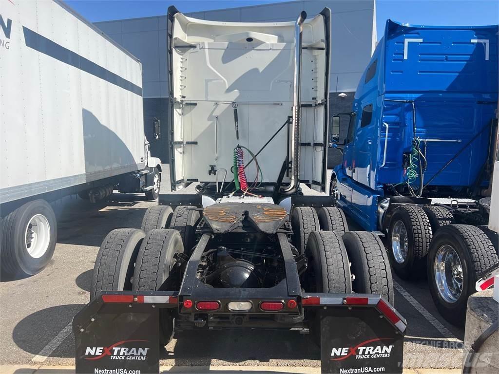 Mack AN64T Conventional Trucks / Tractor Trucks