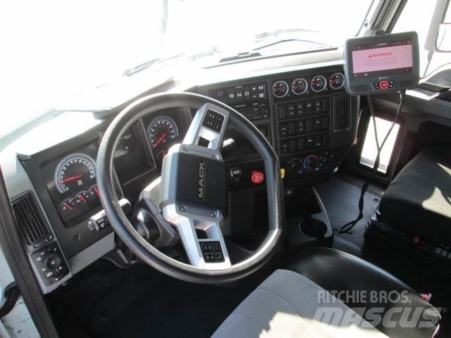 Mack AN64T Conventional Trucks / Tractor Trucks