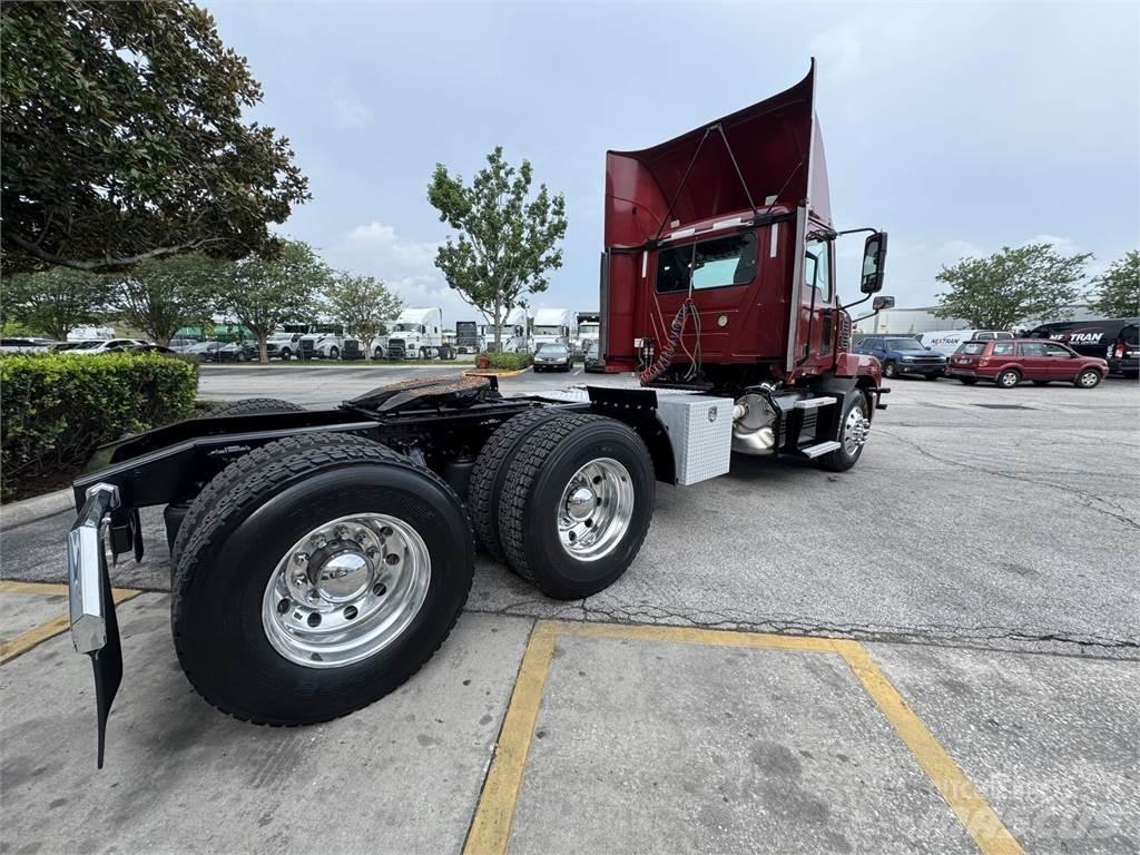 Mack AN64T Conventional Trucks / Tractor Trucks