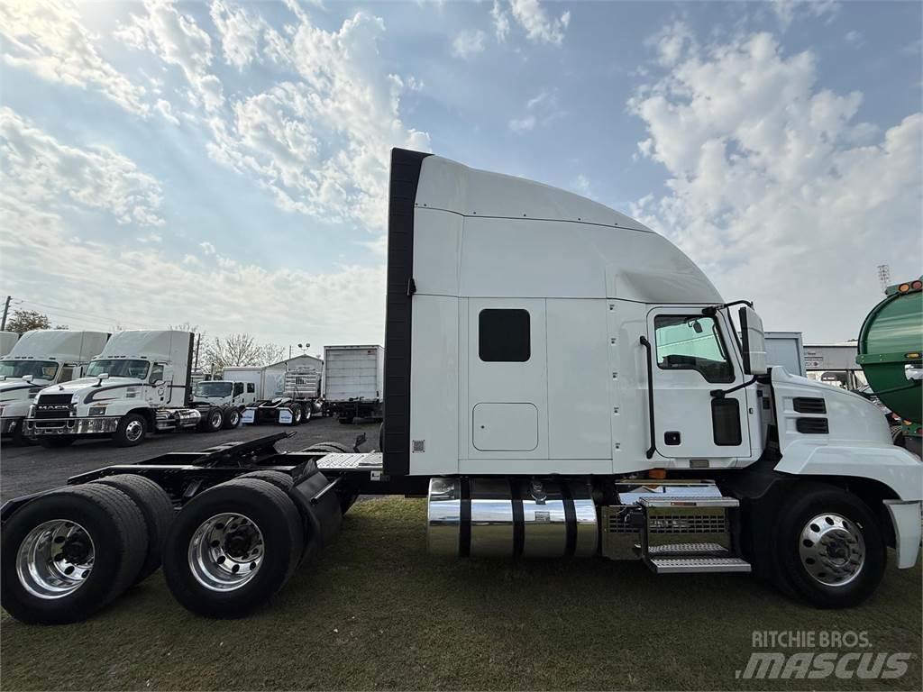 Mack AN64T Conventional Trucks / Tractor Trucks