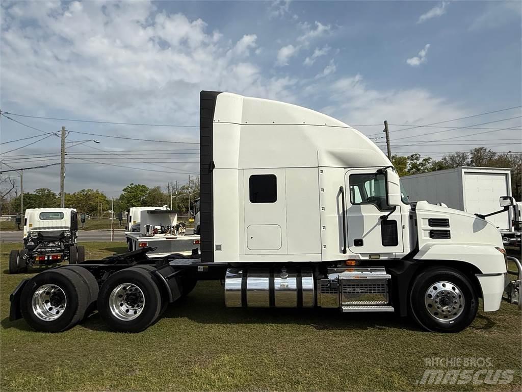 Mack AN64T Conventional Trucks / Tractor Trucks