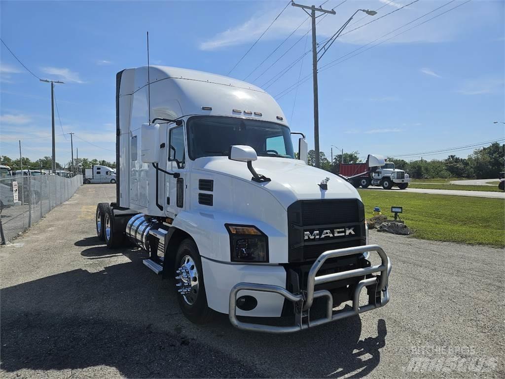 Mack AN64T Conventional Trucks / Tractor Trucks