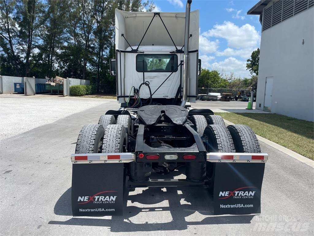 Mack AN64T Conventional Trucks / Tractor Trucks