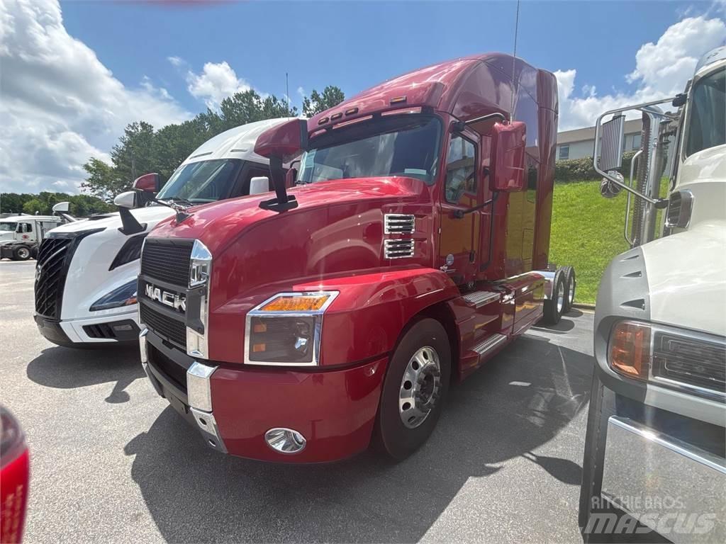Mack AN64T Conventional Trucks / Tractor Trucks