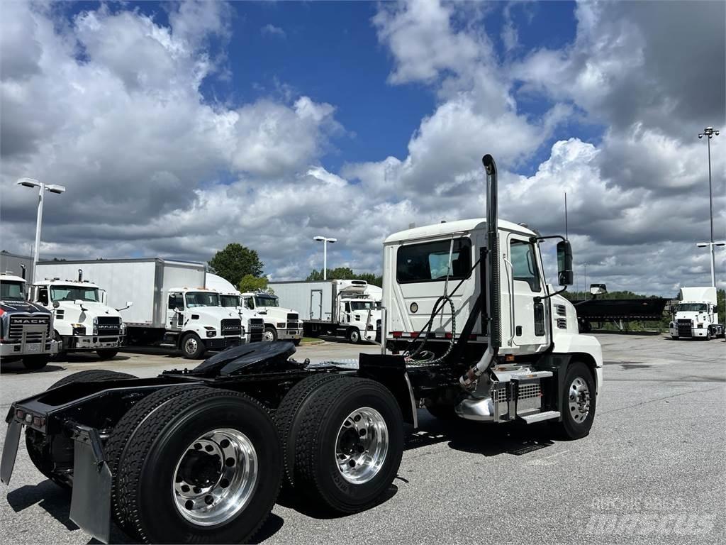 Mack AN64T Conventional Trucks / Tractor Trucks