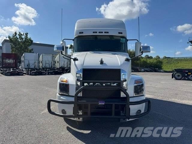 Mack AN64T Conventional Trucks / Tractor Trucks