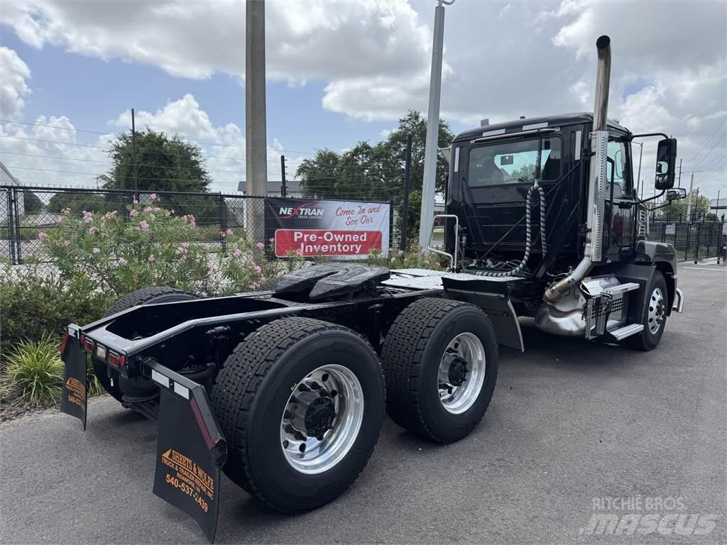 Mack AN64T Conventional Trucks / Tractor Trucks