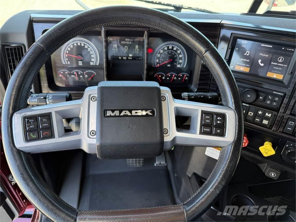 Mack AN64T Conventional Trucks / Tractor Trucks